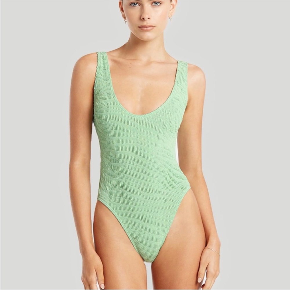 New Bond-eye Mara One-piece Women's Swimsuit NWT One Size Ribbed